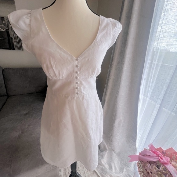 Banana Republic Dresses & Skirts - 💥BANANA REPUBLIC 💥 White Mini Dress with Flutter Sleeves❤️🔥